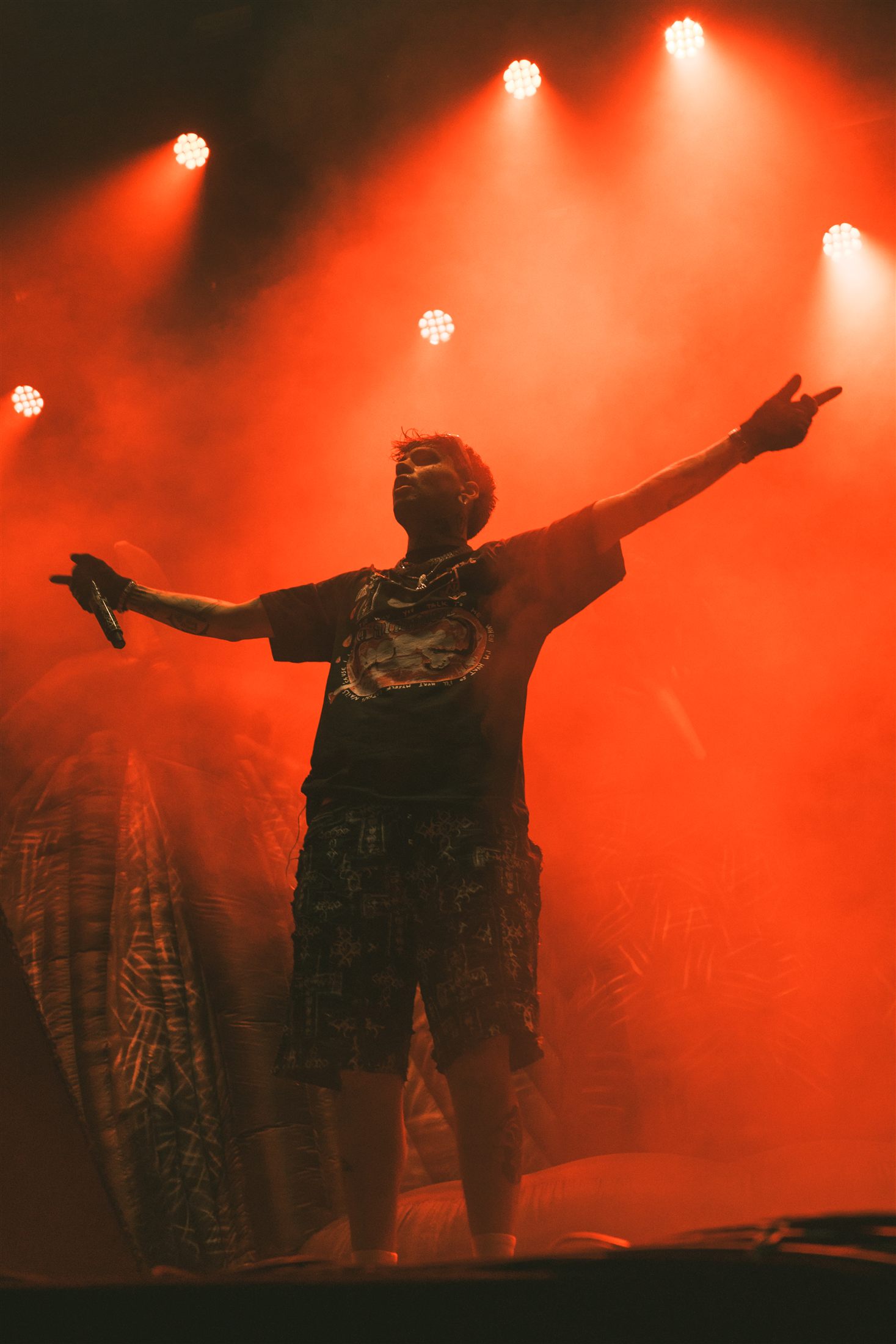 Cro sobre el escenario de Boombastic Gijón 2024 - fotografía de Noland Live