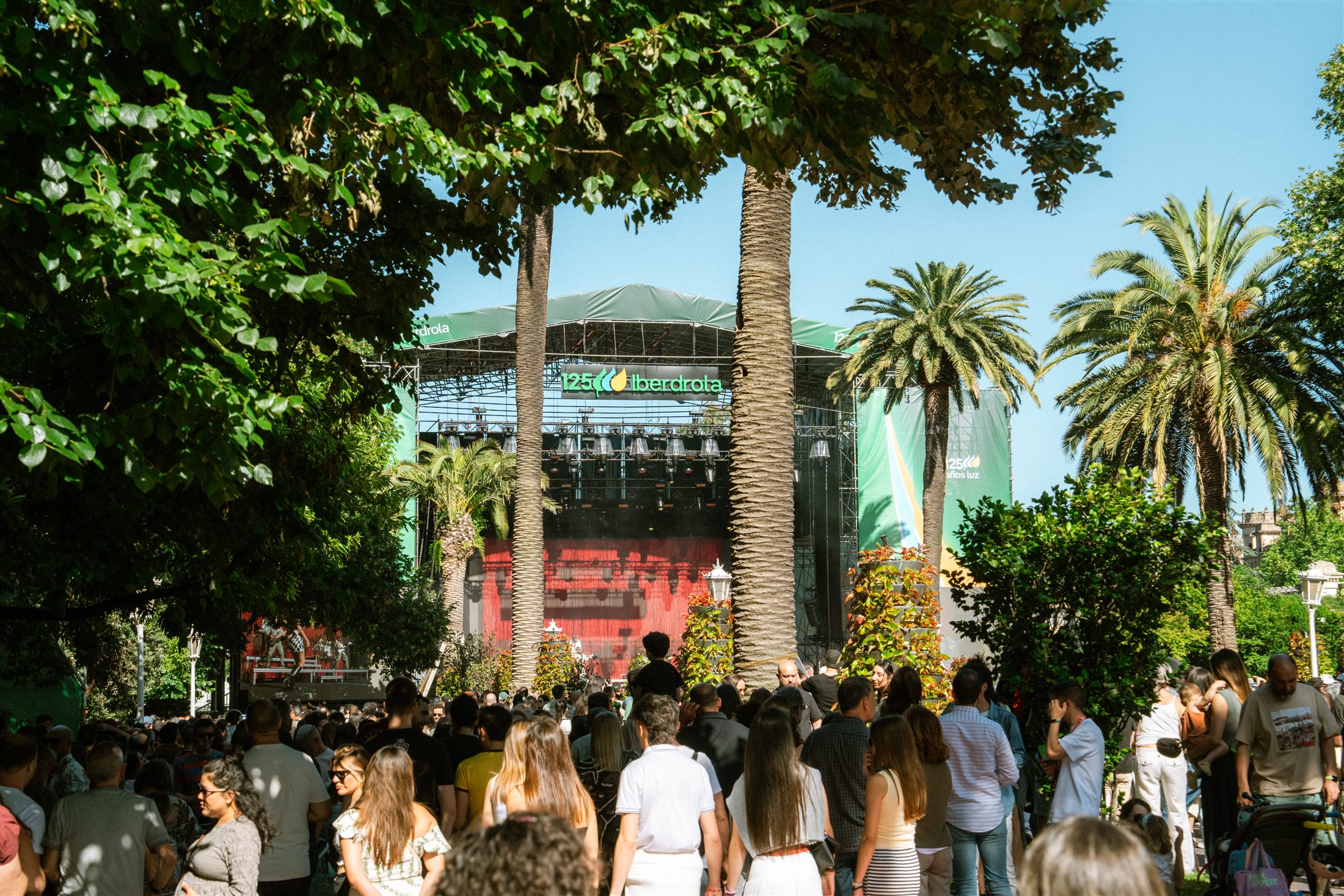 Público congregado frente al escenario del Iberdrola Music Festival en Bilbao - fotografía de Noland Live