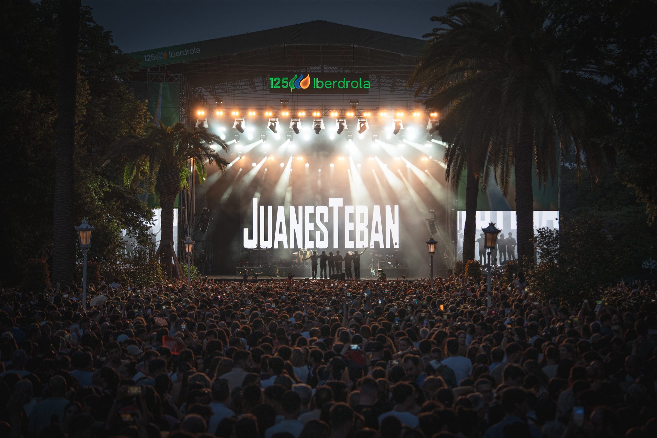 Juanes actuando en el escenario del Iberdrola Music Festival en Bilbao - fotografía de Noland Live
